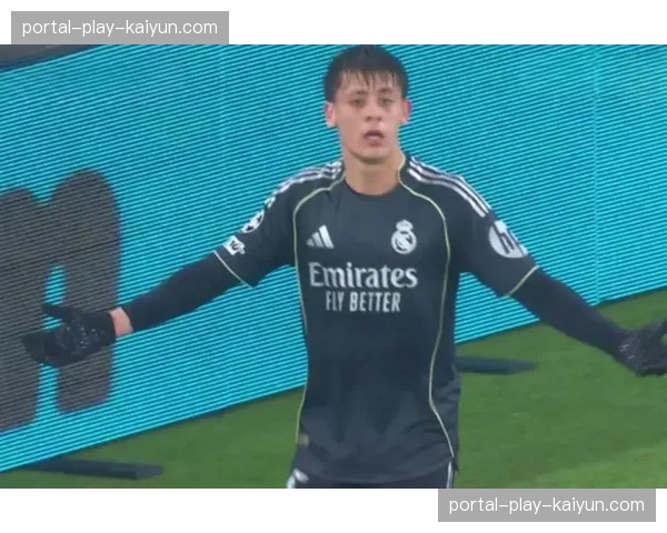 基米希赛后主动与皇马小将居莱尔交换球衣